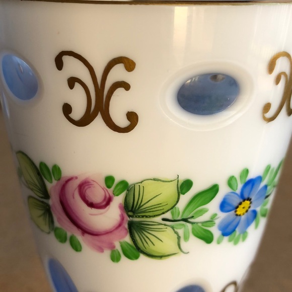 Beautiful small vase - Picture 2 of 5